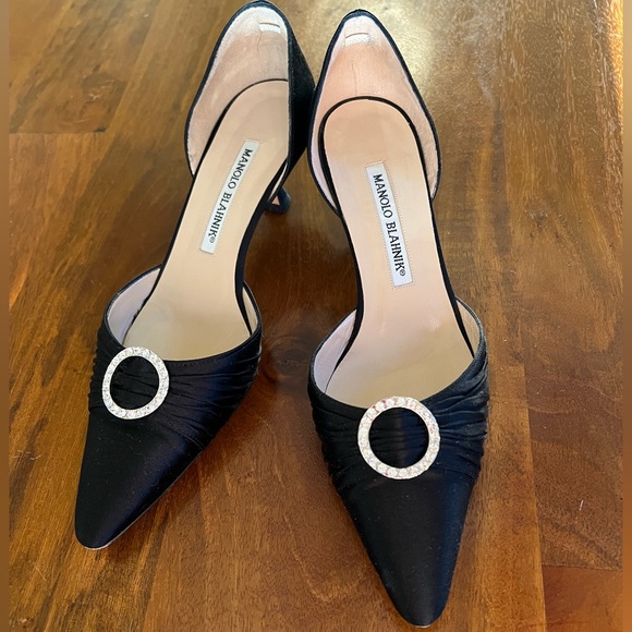 Manolo Blahnik 🖤💖 kitten satin buckle pumps, size: 6 - Picture 2 of 13